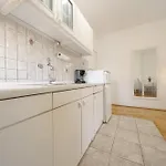 Gostinjska kuća Apartments And A Room Ina 3*