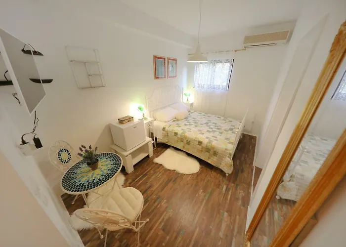 And A Ina 3* Zára
